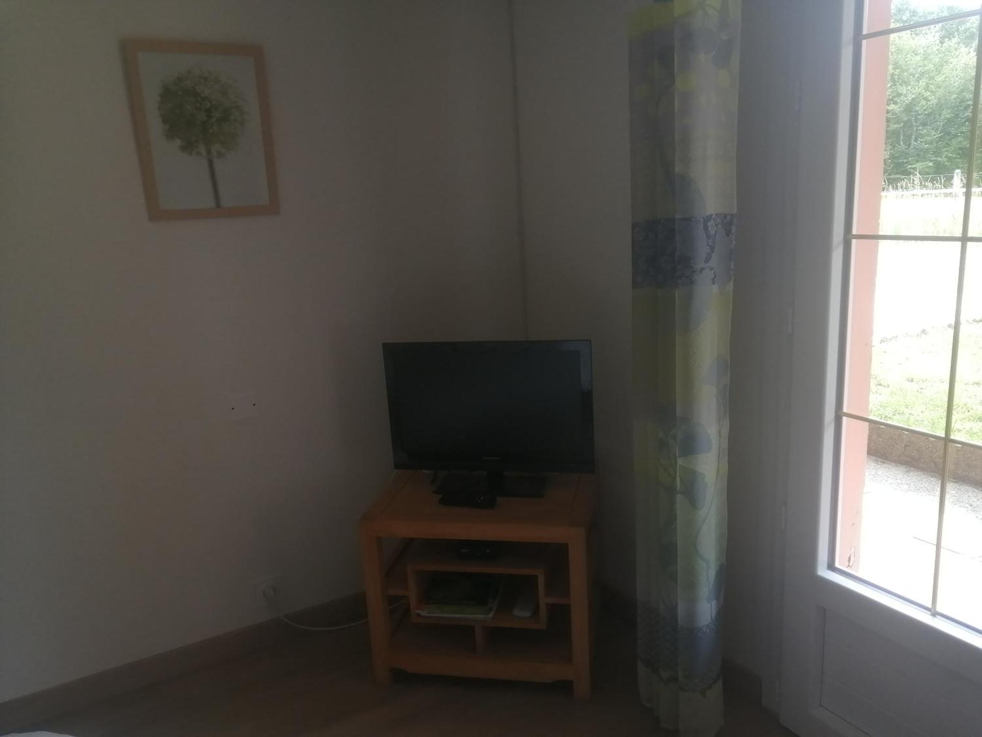 Le Petit Nid Hotel Egletons Bagian luar foto