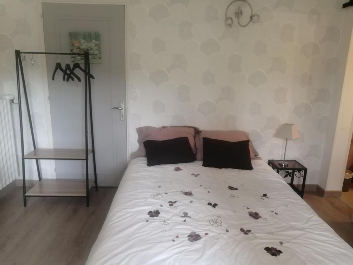 Le Petit Nid Hotel Egletons Bagian luar foto